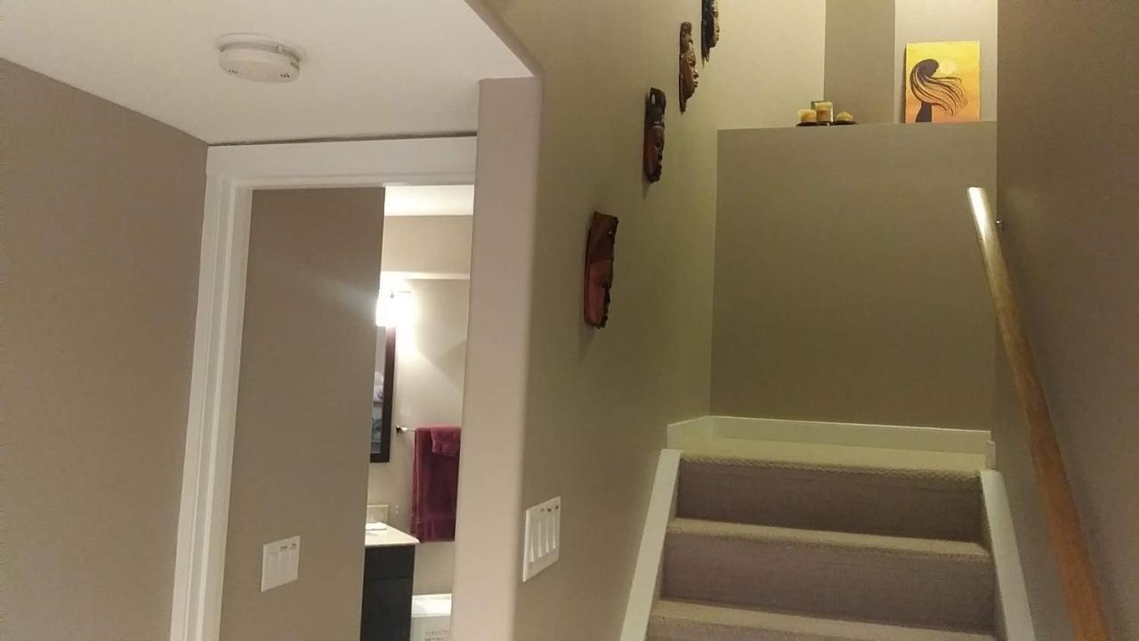 680 Sq Ft Private Space With Ensuite Bathroom YYC Kültér fotó