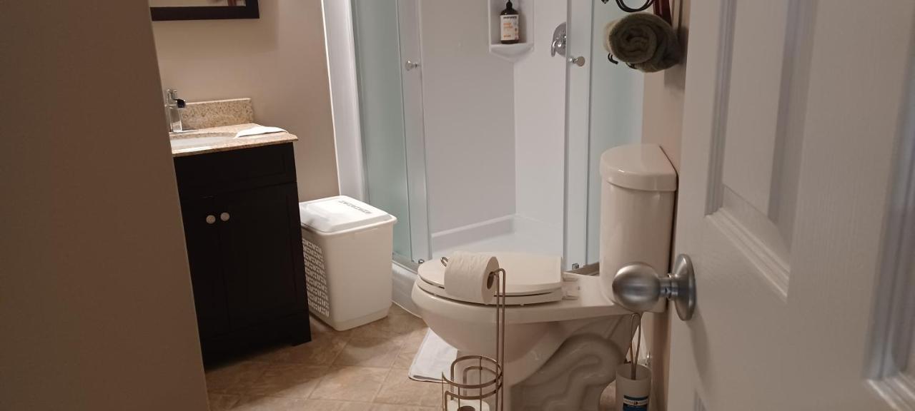 680 Sq Ft Private Space With Ensuite Bathroom YYC Kültér fotó
