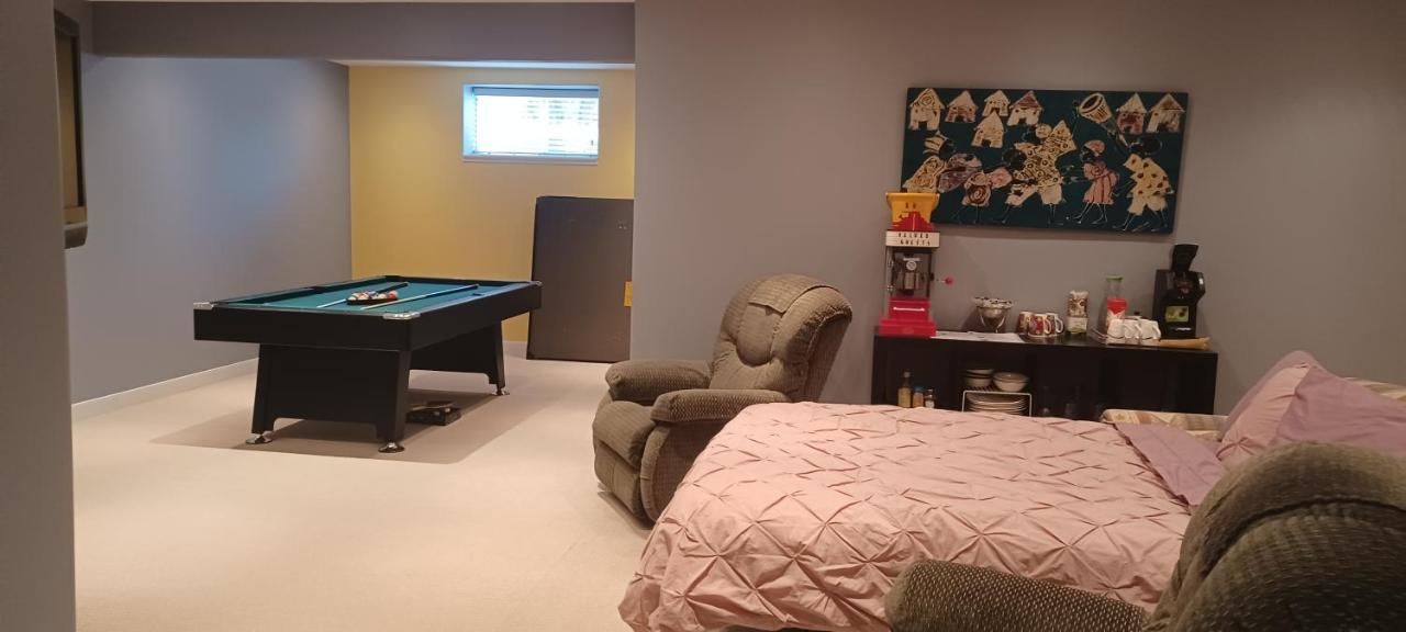 680 Sq Ft Private Space With Ensuite Bathroom YYC Kültér fotó